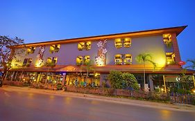 The Corner Hotel (Adults Only)