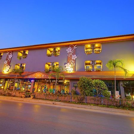 The Corner Hotel (Adults Only) Chiang Rai Exterior photo